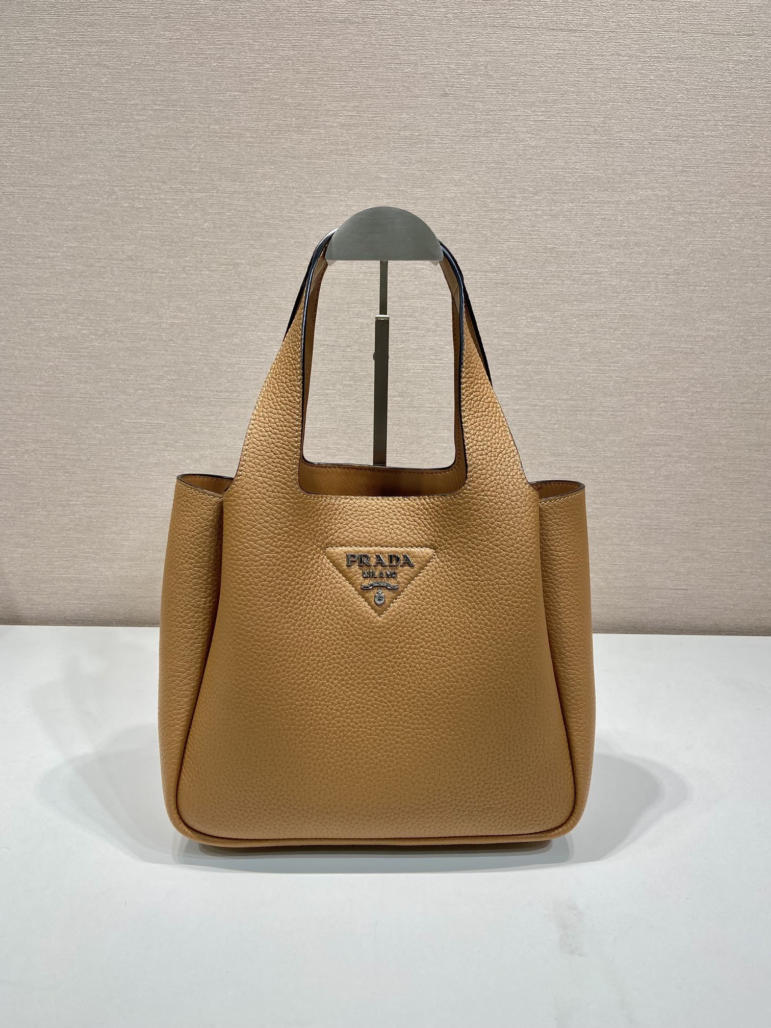 프라다 비텔로 레더 토트백  1BG335 25x21.5x14cm