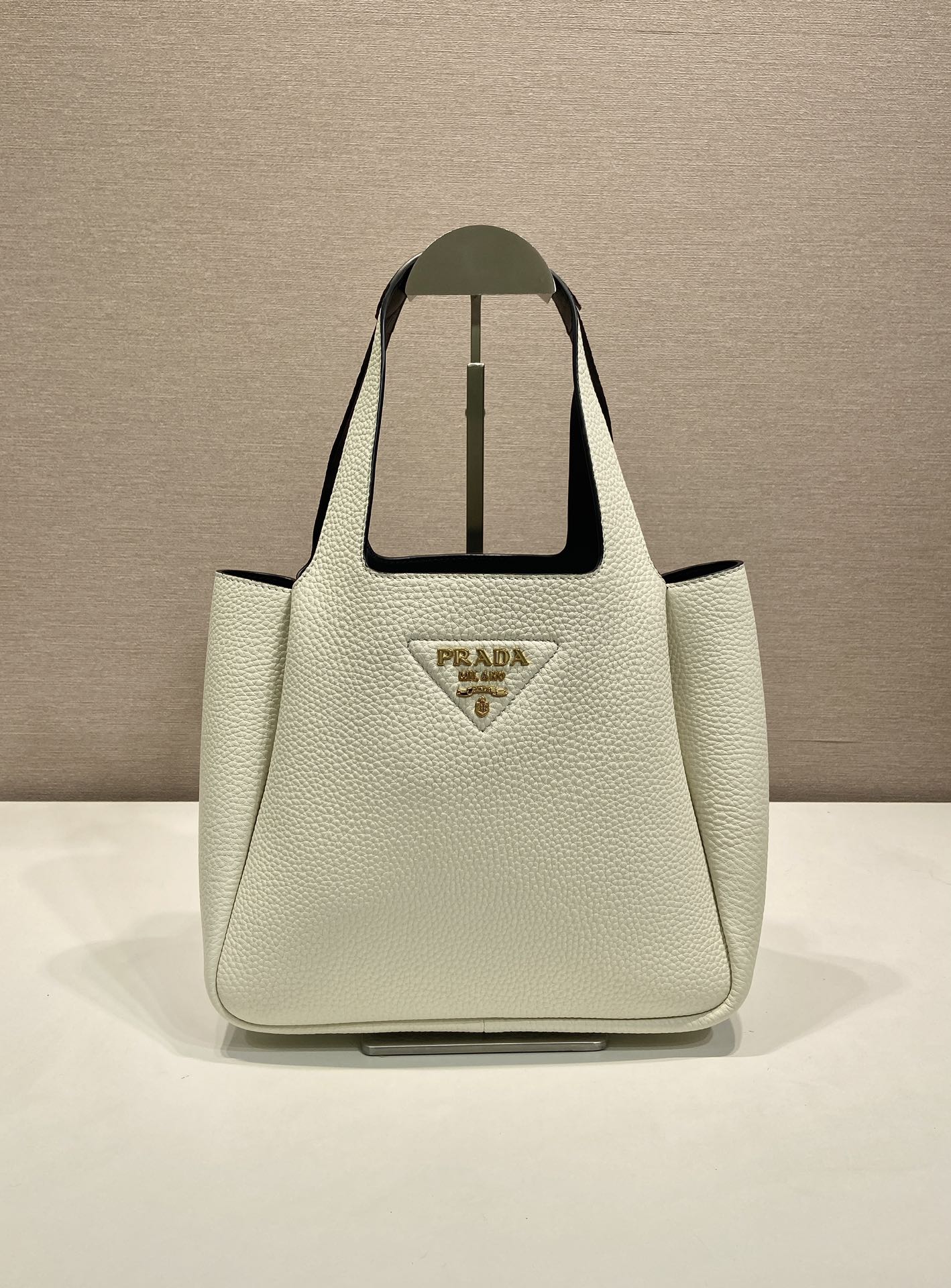 프라다 비텔로 레더 토트백  1BG335 25x21.5x14cm
