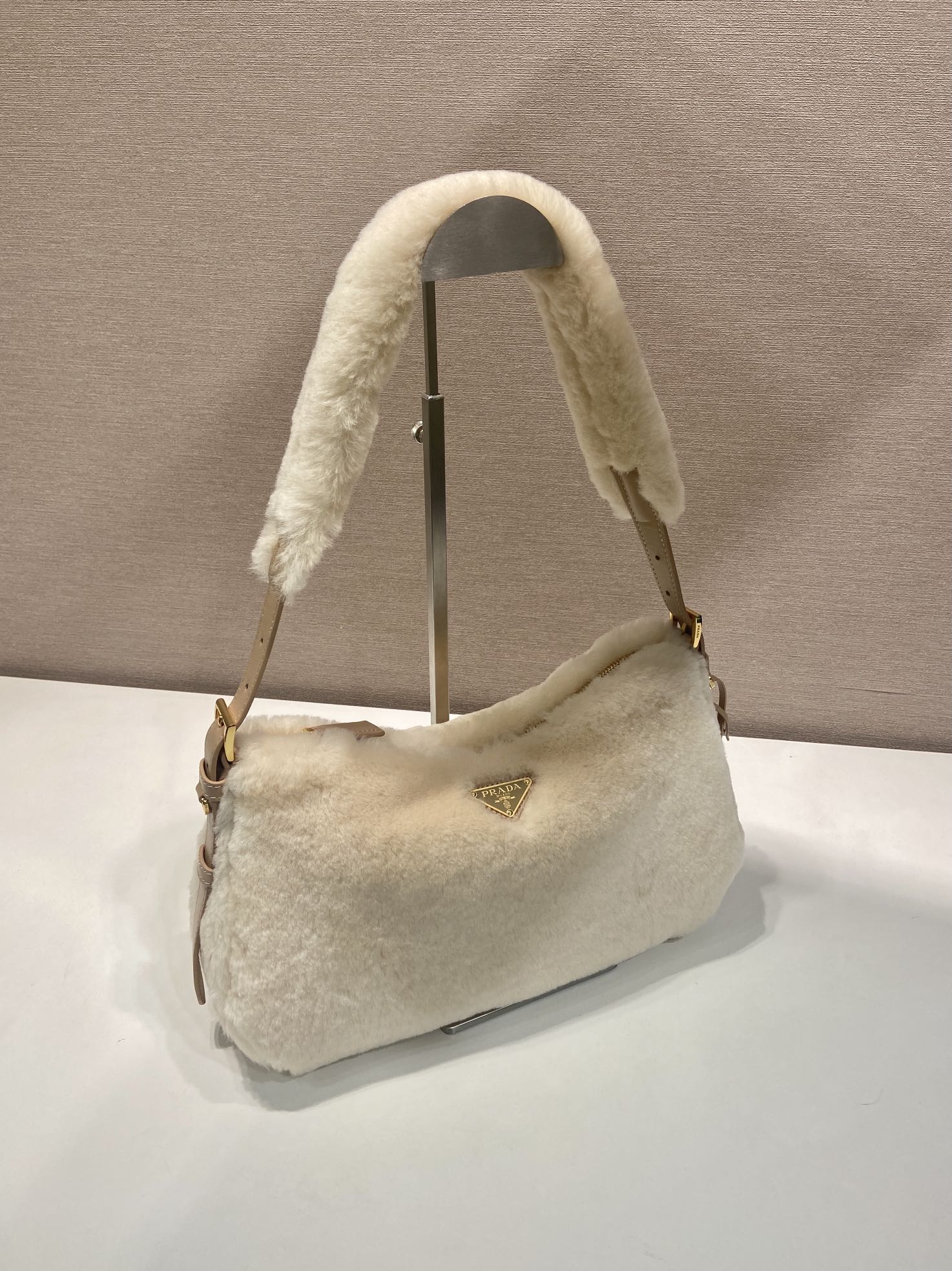 프라다 프라다 25FW 에메 미디움 가죽 숄더백 1BC229 31x18x10cm